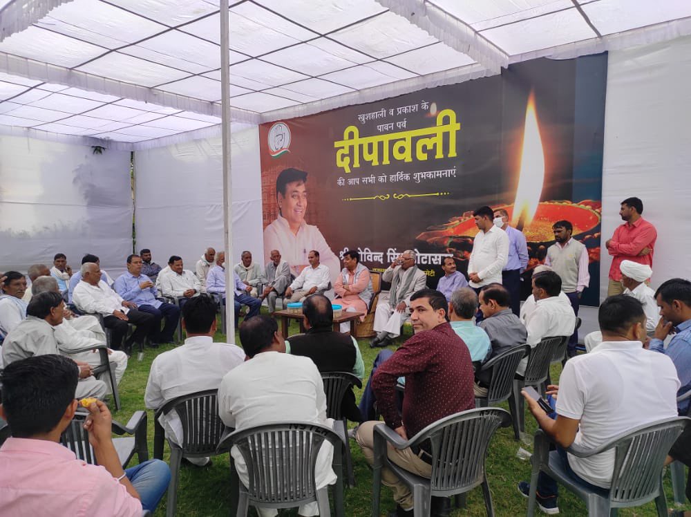GovindDotasra's tweet photo. आज सीकर निवास पर आयोजित दीपावली स्नेह मिलन समारोह में क्षेत्रवासियों से मुलाक़ात कर प्रकाश पर्व की #रामा_श्यामा की एवं बड़े बुजुर्गों का आशीर्वाद लिया। खुशहाली का ये त्यौहार सबके जीवन में सुख-समृद्धि लाये यही कामना है। 
#Diwali https://t.co/w27ap96wjy