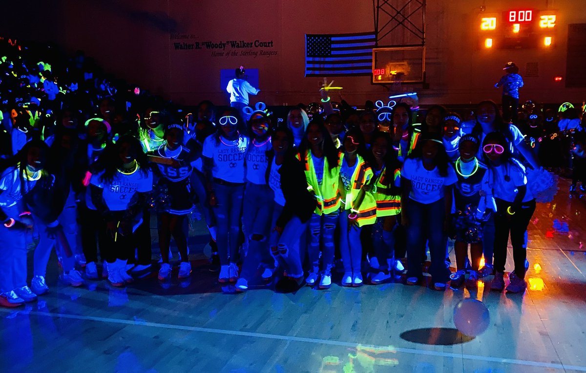 RSS_GirlsSoccer's tweet photo. Glow out! #beattheganders #leeweak #gccisd https://t.co/NWy2YXG4aO