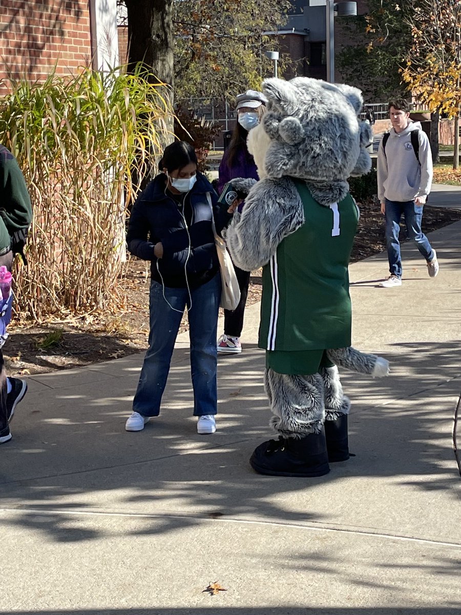 dsimek1's tweet photo. Happy Green Day Friday ⁦@binghamtonu⁩ Baxter passing out GDF cups in front of Lecture Hall https://t.co/9WJpY0HpWR