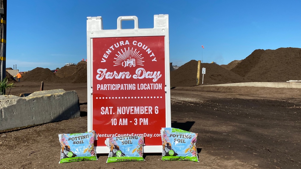 Agromin's tweet photo. Tomorrow is FARM DAY !
Want to learn how we compost?!
How about a free bag of potting soil?!
Come visit us at 6859 Arnold Rd. Additional information can be found here => https://t.co/gBEjS1zUwy.
#farmday #thinkorganic #healtheplanet #carbonback #compost #mulch https://t.co/RdK8IQKg76