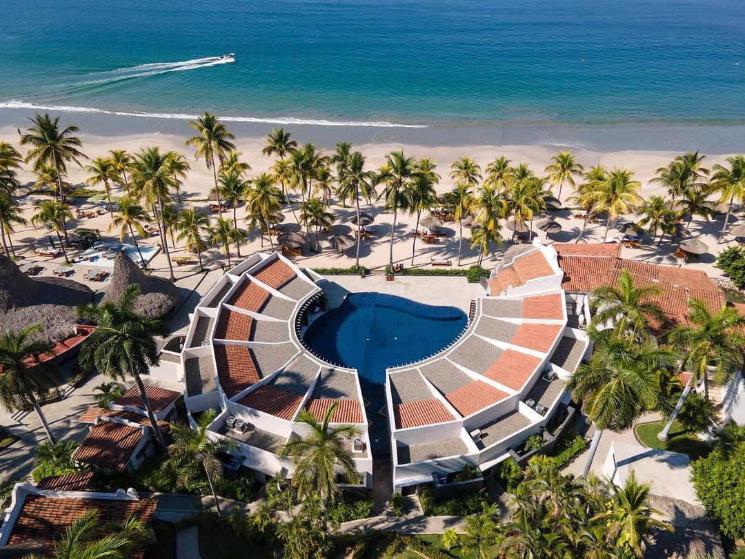 AMHIZAC's tweet photo. Sol, mar y arena son la medicina perfecta, en #IxtapaZihuatanejo.

📷  @thompson_zih 

#HotelesIxtapaZihuatanejo #ThisIZit #VisitIZ #IxtapaZihuatanejo #Mexico #hotelesenMexico #vacaciones #sol #mar #arena #hotelthompson #relax #enjoy #luxury #vacations2021 https://t.co/J1vRHZE7Tk