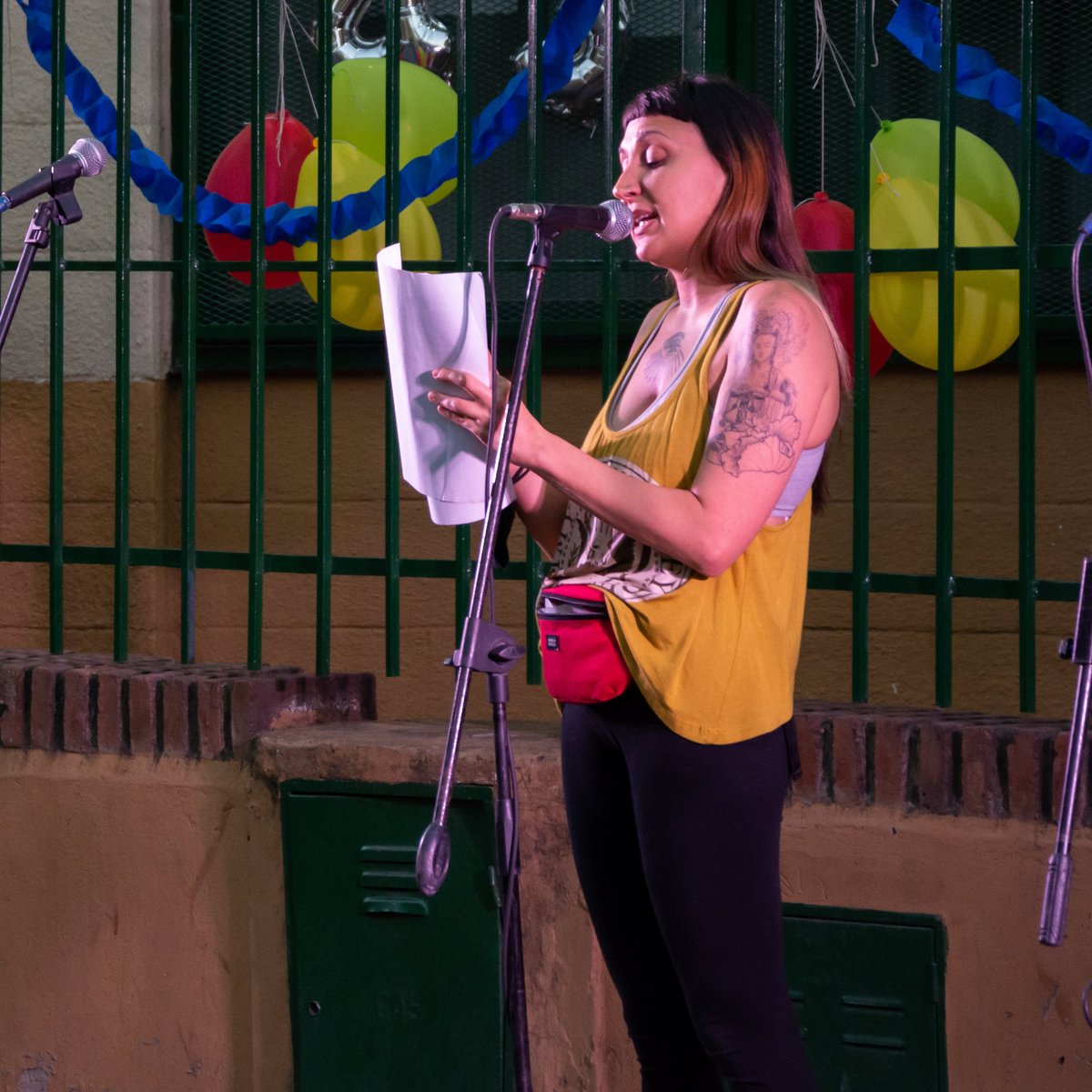 FIPRosario's tweet photo. 🌿 Les compartimos el registro de lo que fue el miércoles 03/11 la 𝗩𝗜𝗗𝗥𝗜𝗘𝗥𝗔 𝗗𝗘 𝗟𝗔 𝗣𝗢𝗘𝗦𝗜𝗔 del #FIPR29 en Barrio Rucci
✨ ¡Gracias Vecinal Barrio Rucci !
#FIPR29 #poesíaenlasorillas #festival #poesía #rosario https://t.co/OILqcsVOzB