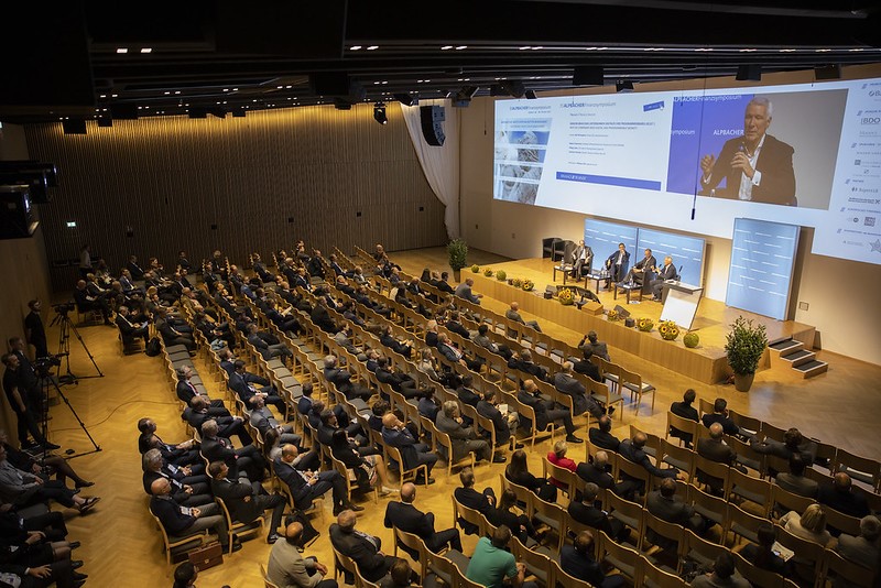 hoeller80's tweet photo. Unternehmensnetzwerk 4.0 Excellent Companies beim 35. Alpbacher Finanzsymposium. Mehr unter https://t.co/LdGOxVrodr
#alpbacherfinanzsymposium #alpbach #finance #financetrainer #decisionmakers #exchangeexperience #unternehmensnetzwerk #networkofcompanies #ExcellentCompanies https://t.co/7v0xwdFay5