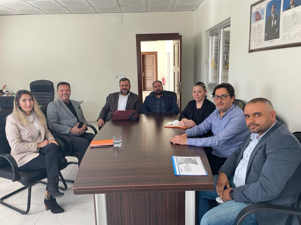 ttotarget's tweet photo. Melike Tekstil’de Ar-Ge çalışmalarına tam gaz devam!!! Verimli bir işbirliği ile endüstriye entegrasyonu sağlanacak projeler ve katma değeri yüksek ürünler ortaya çıkacak…#gaziantepüniversitesi
#üniversite #sanayi #işbirliği #üsi #osb
#gaziantep #organizesanayi #ttotarget https://t.co/XBe9REhCYB
