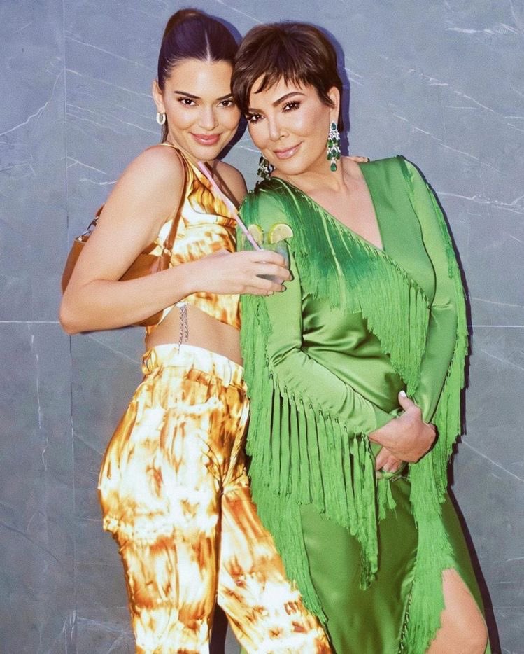 Happy Birthday Kris Jenner. Mamãe da Kendall, te amamos muito, que seu dia seja o melhor fuck mommy 