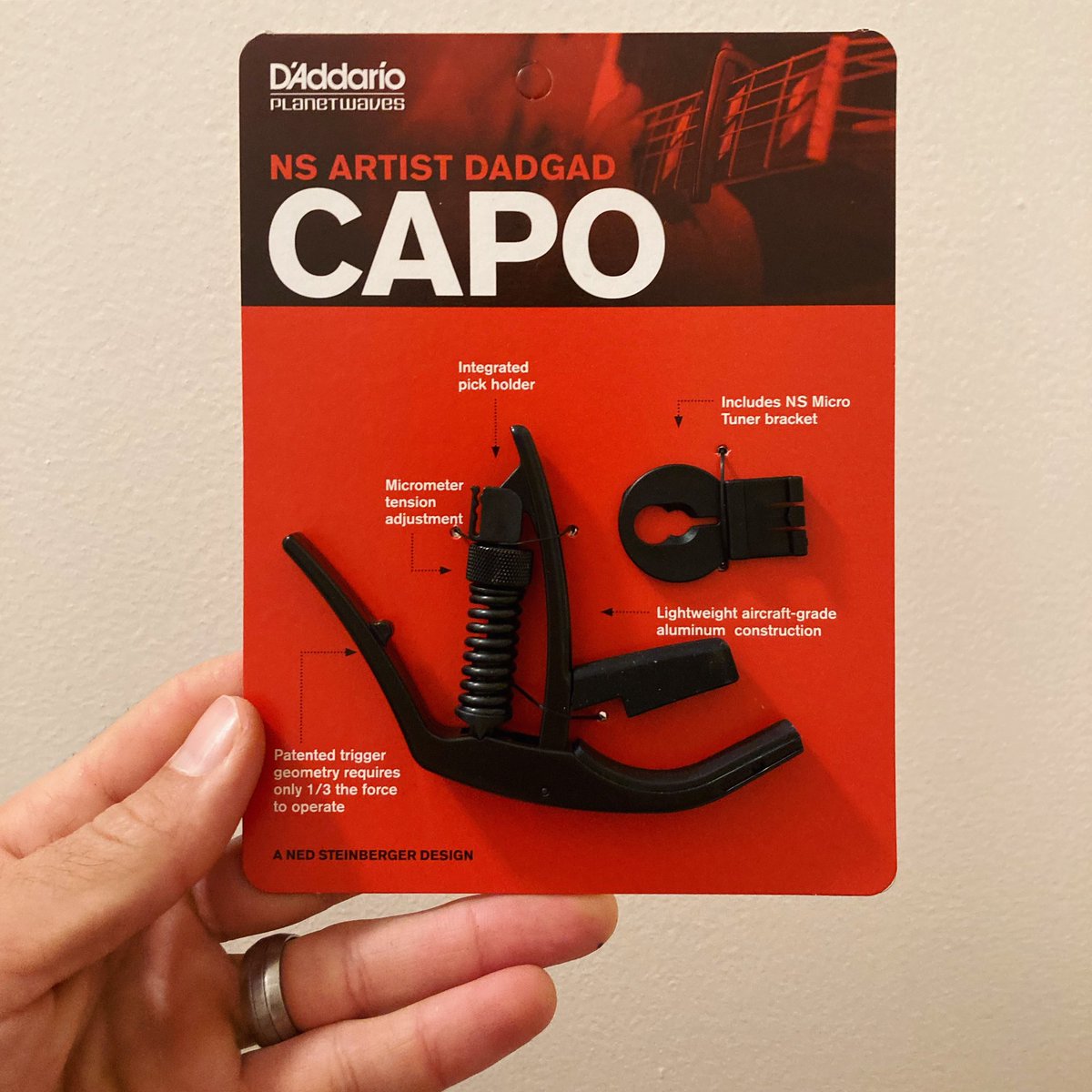 Found a new favorite capo via @DaddarioandCo.. Last week Jenny played for a small women’s event and learned how to play in a new tuning for the event (effectively DADGAD, except without having to retune because of this capo). https://t.co/lpF9ZBmNFN