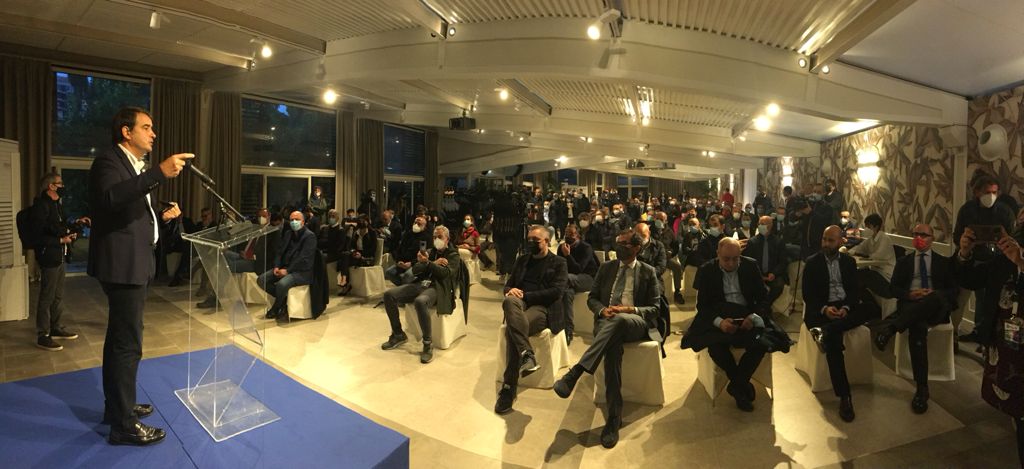 RaffaeleFitto's tweet photo. Incontrarsi per confrontarsi!
Per tornare a parlare con la gente della gente, per illustrare le prospettive future che riguardano tutti
Lavorare insieme per un grande progetto politico per far crescere sempre più @FratellidItalia https://t.co/Vji9fbfoJa