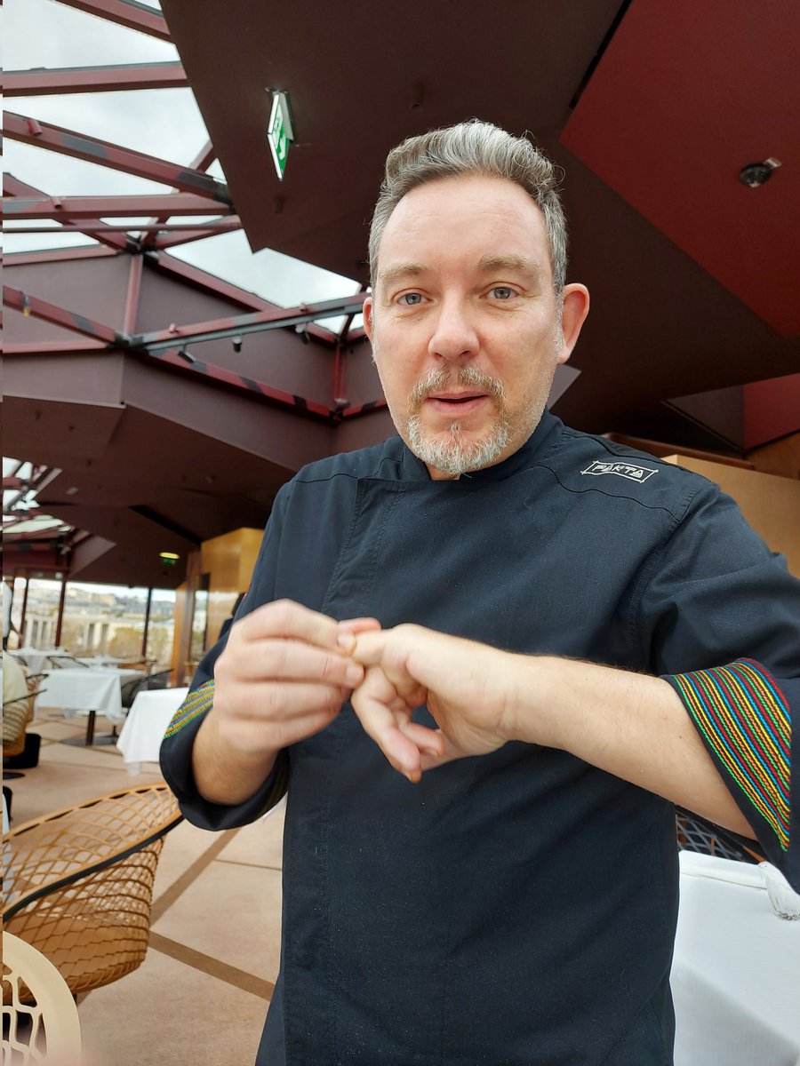 PhilippeRegol's tweet photo. En los ensayos de #ADMO #Paris una fusión de la cocina d #Ducasse #Meder con la d #AlbertAdrià
Muchos platos q recuerdan ese "estilo Enigma" d sencillez y sobriedad aparentes.
Butifarra d ostra y wakame.Piel d bacalao con caldo d setas/erizo.Garbanzos/espardeña/caviar 🔝🔝🔝 https://t.co/p2jxZ3lMQT