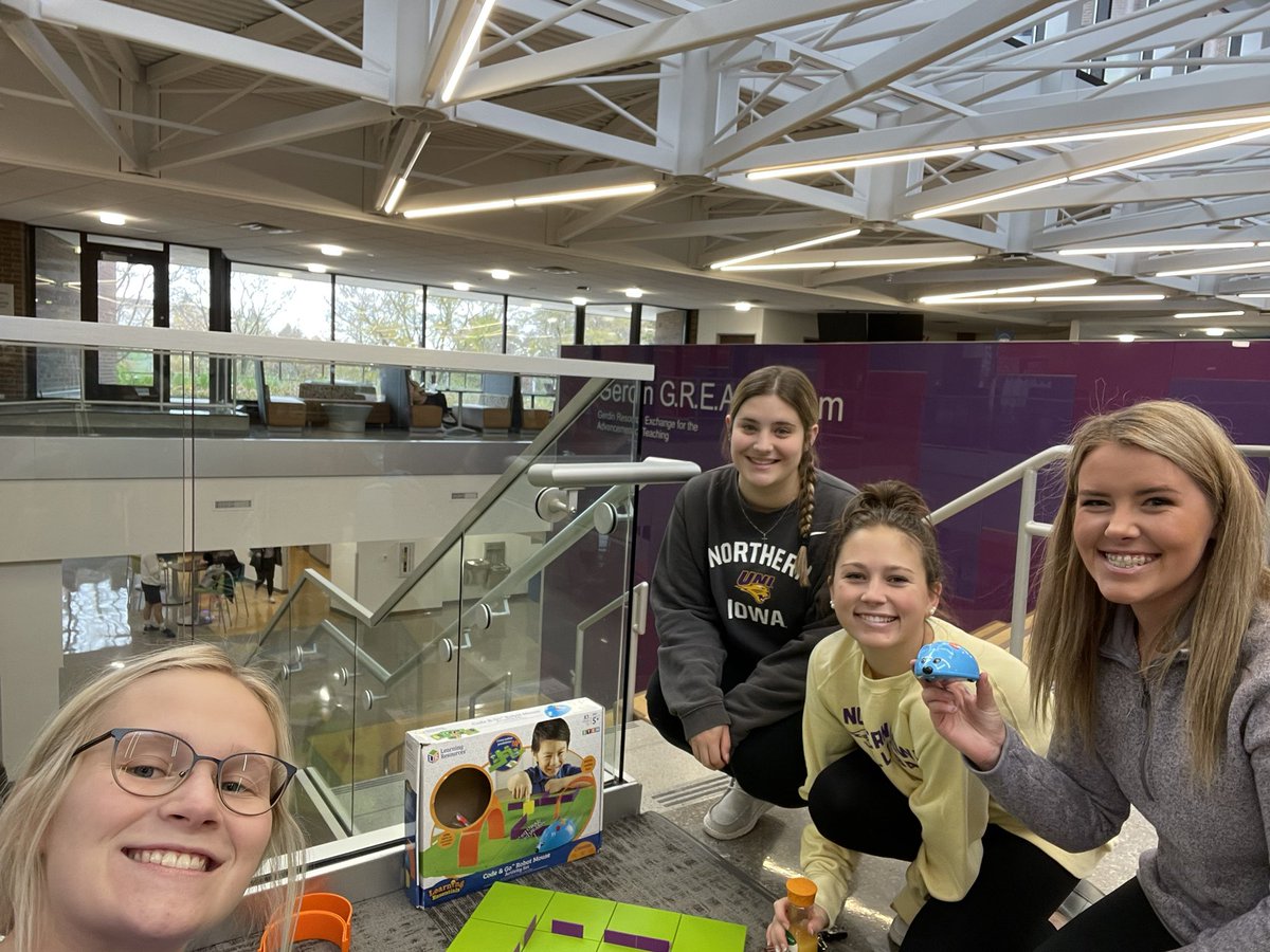 missgadient's tweet photo. Had so much fun coding today!!! Got to see some old high school friends!! #unietd #hourofcode @COE_UNI https://t.co/LGeTmuLvlh