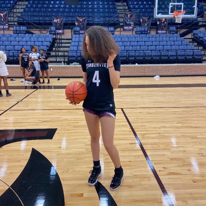 mrsterryths's tweet photo. Itโs game day!! Freshman season is in full swing! Letโs gooooo #4 #RTSB @brooklynterryy https://t.co/DKVnuOqXa4