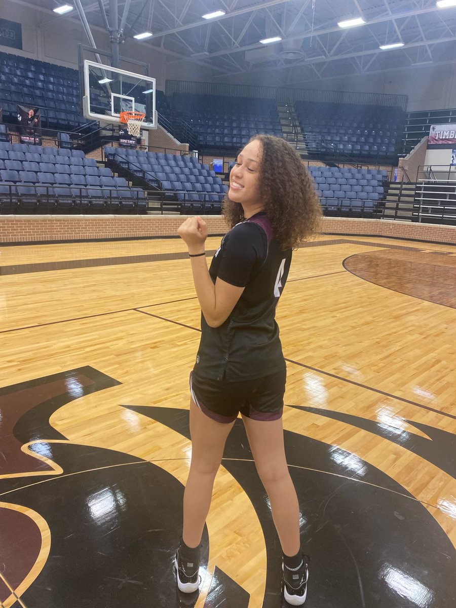 mrsterryths's tweet photo. Itโs game day!! Freshman season is in full swing! Letโs gooooo #4 #RTSB @brooklynterryy https://t.co/DKVnuOqXa4