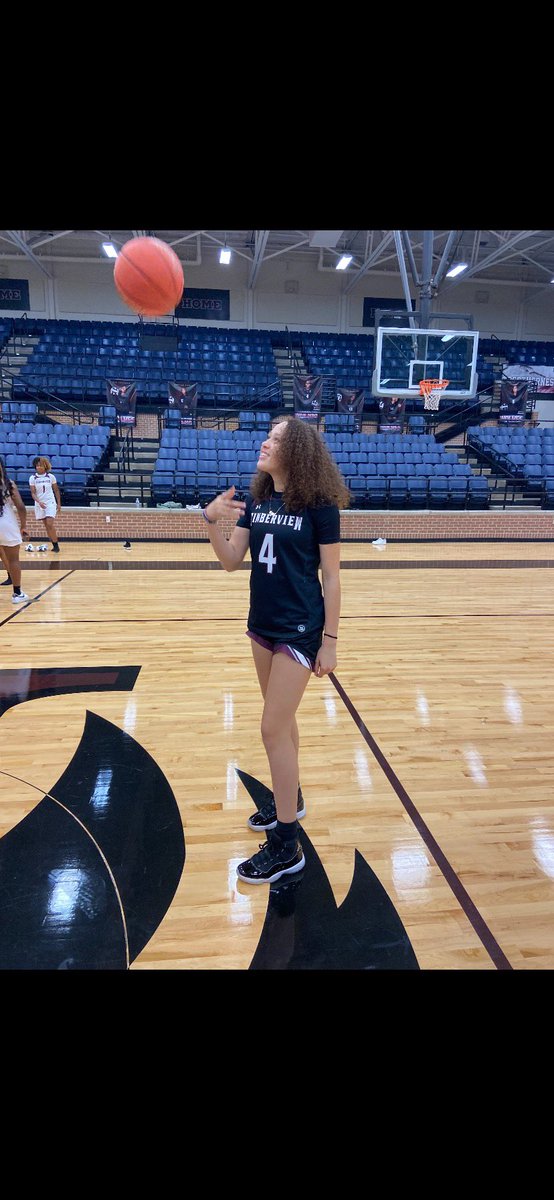 mrsterryths's tweet photo. Itโs game day!! Freshman season is in full swing! Letโs gooooo #4 #RTSB @brooklynterryy https://t.co/DKVnuOqXa4