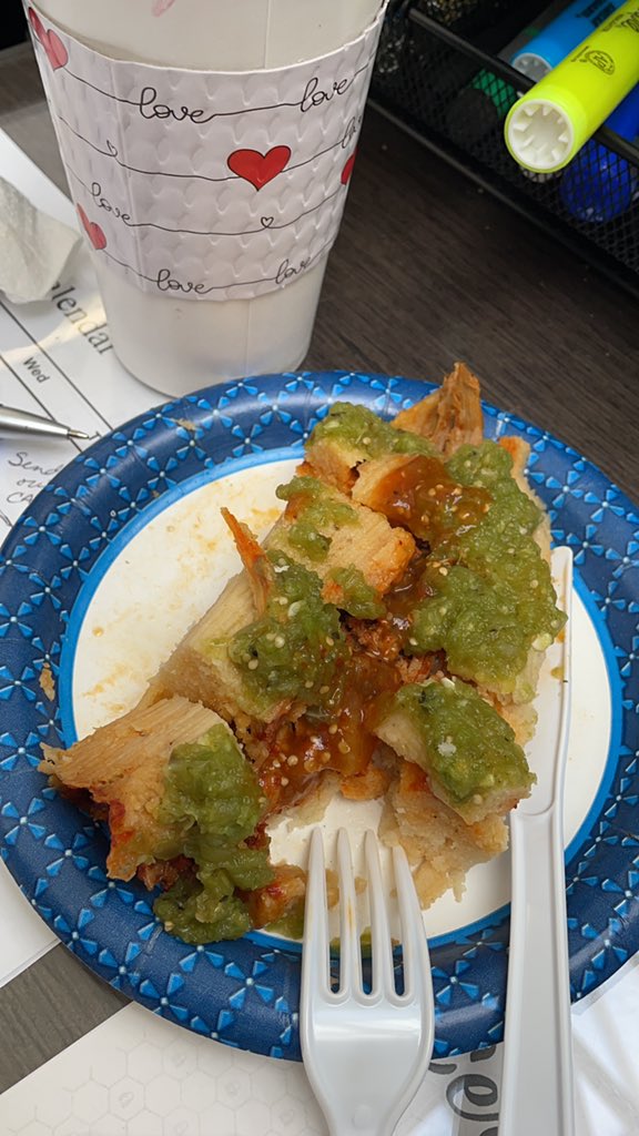 ncristinaortega's tweet photo. Todo un buffet para terminar la semana!! #tamales #happyfriday #goodbyediet https://t.co/da7JH3wfHf