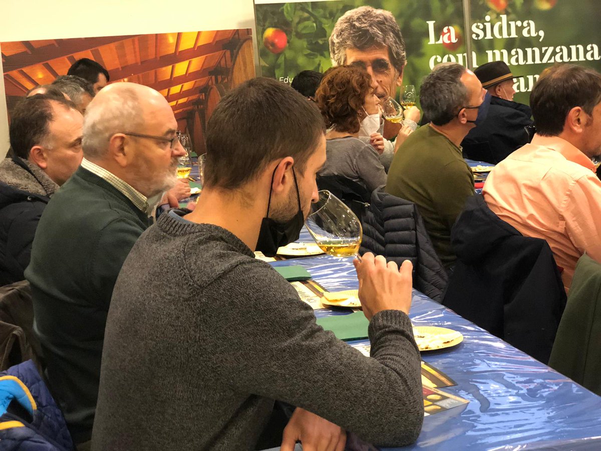 cheesefest2021's tweet photo. Último maridaje del día en el Cider Lab con sidra espumosa DOP Sidra de Asturias - EL GAITERO y Afuega queso castellano.

@SidraDasturias 
@InstitutoQueso 

#CiderLab #sidradeasturiasDOP https://t.co/mwnUXtSgzL