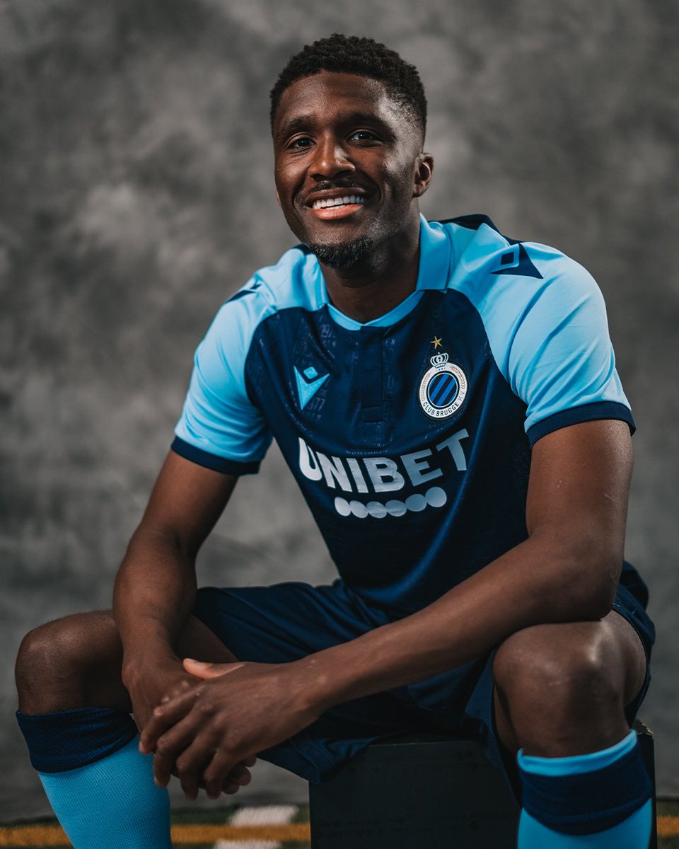 ClubBrugge's tweet photo. Wear it with pride. ✨ #TheHeritage https://t.co/2bbZNayWHt