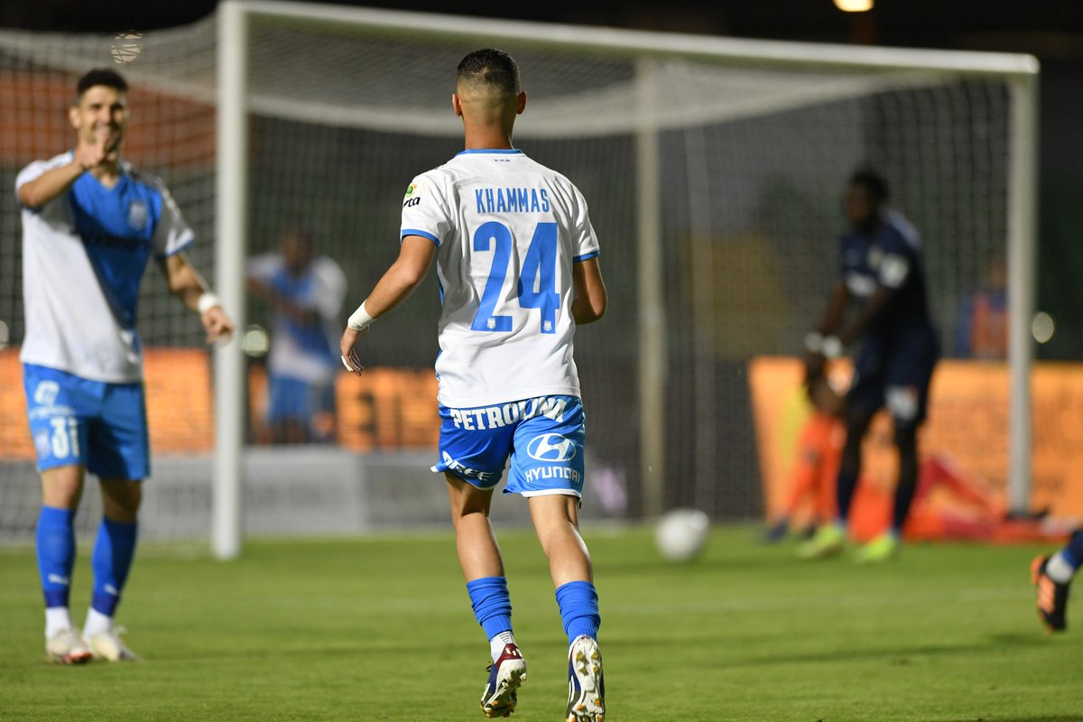 APOLLONOFFICIAL's tweet photo. 📸 Οι πανηγυρισμοί στο γκολ του #TheJaguar 🙌

#ApollonFC #WeAreOne #ApolDox https://t.co/7jJvThDTjV