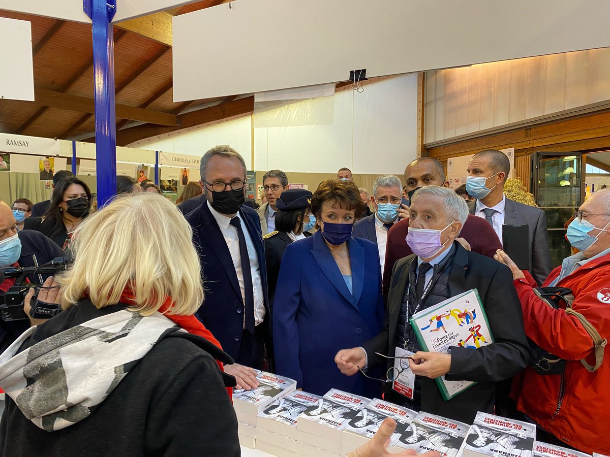 FredSoulier19's tweet photo. 39ème @FoirelivreBrive : vive les retrouvailles, autour de notre président Didier Decoin et de tant de figures qui nous accompagneront de Tillinac à Brassens, d’Alain Bergounioux à Michel Peyramaure et Molière. Bonne foire à toutes et à tous ! @NvelleAquitaine @Prefet19 @LeCNL https://t.co/oSNEIyPzRx