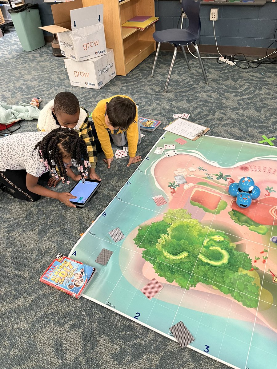 SOEGMLR5's tweet photo. 2nd graders are coding Dash robots to practice double digit addition! #SOESMM https://t.co/ykAU7TjTz6