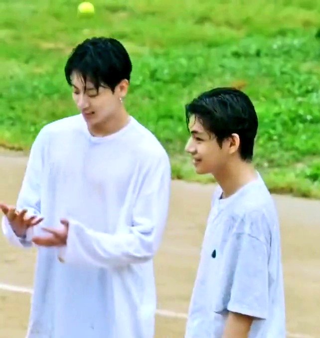 tkchronicles's tweet photo. Wet hair taekook.. I'm dizzy https://t.co/RK1rOK17Lt