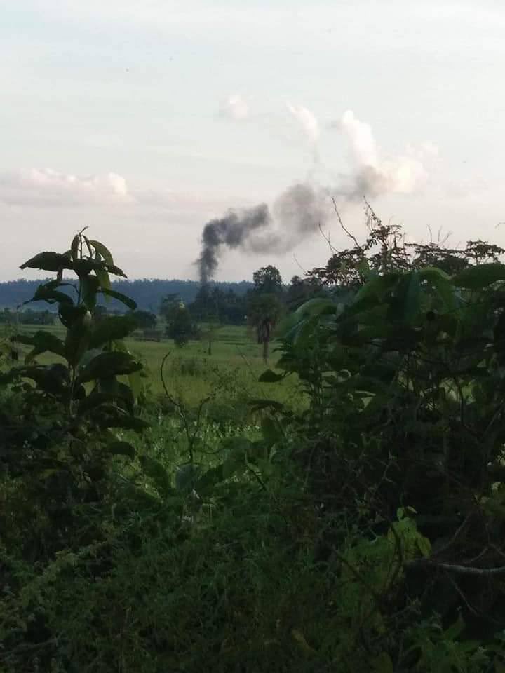 EnicsKyaw's tweet photo. SAC troops and their subordinates PyuSawHtee group continuously fired heavy weapons in Sanabyin village, Mingin tsp, this evening, and also set ablaze to a house and motorcycles. 
LEGALIZATION OF NUG #WhatsHappeningInMyanmar #Nov5Coup https://t.co/klLC9nSm8t https://t.co/9hR20WrXeW
