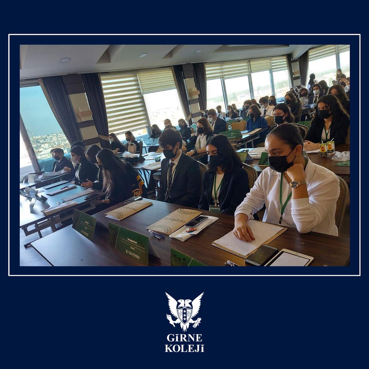 Öğrencilerimiz,Yabancı Diller Genel Koordinatörümüz Uğur Yıldız ve İngilizce Öğretmeni Koray Karasekreter liderliğinde Çanakkale’de 4.sü düzenlenen #troyMUN Birleşmiş Milletler Konferansında delege olarak komitelerinde yerlerini aldılar. #GirneKoleji #DünyanınKapılarıSanaAçık