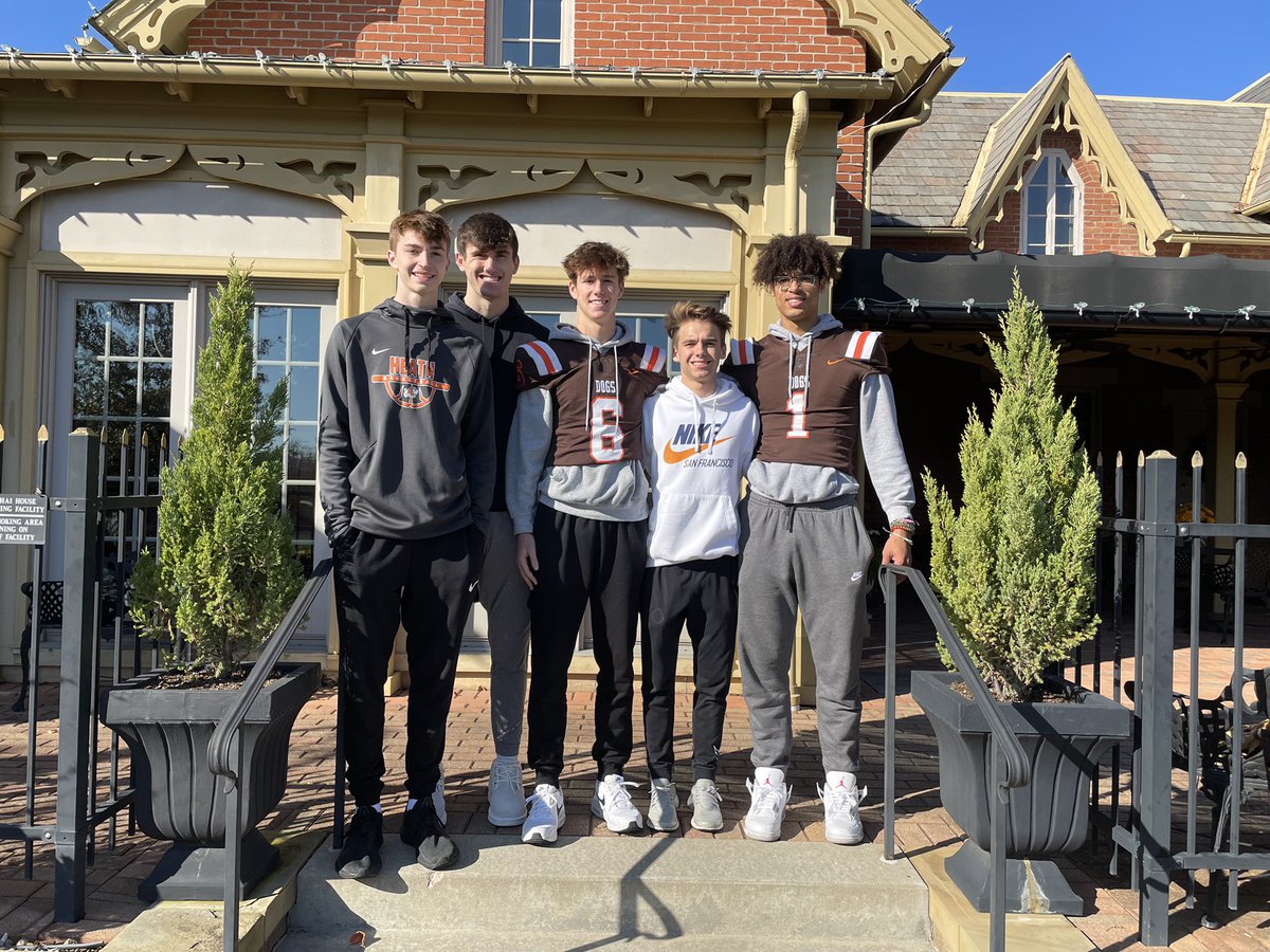 Josh Guy, Brandon McLaughlin, Reece Huber, Dalton Gemmell, and Keylan Williams helping out at the Davis-Shai House A’s part of the Bulldog Community Service Action Team. <a href="/_JoshuaGuy/">Josh Guy</a> <a href="/Mc1augh1in5/">𝘽𝙧𝙖𝙣𝙙𝙤𝙣 𝙈𝙘𝙇𝙖𝙪𝙜𝙝𝙡𝙞𝙣</a> <a href="/_reecehuber/">Reece Huber</a> <a href="/DaltonGemm/">dalton gemmell</a> <a href="/keylanwilliams2/">kxylan__</a>