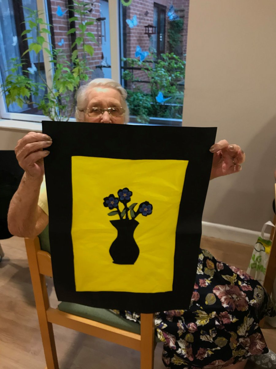LancsLibraries's tweet photo. Thank you to the residents at the Beeches Care Home for making us these beautiful displays for our windows at #CoppullLibrary
They are sure to brighten up these cold winter mornings
#WinterWindows https://t.co/pzXPs8LOZ4