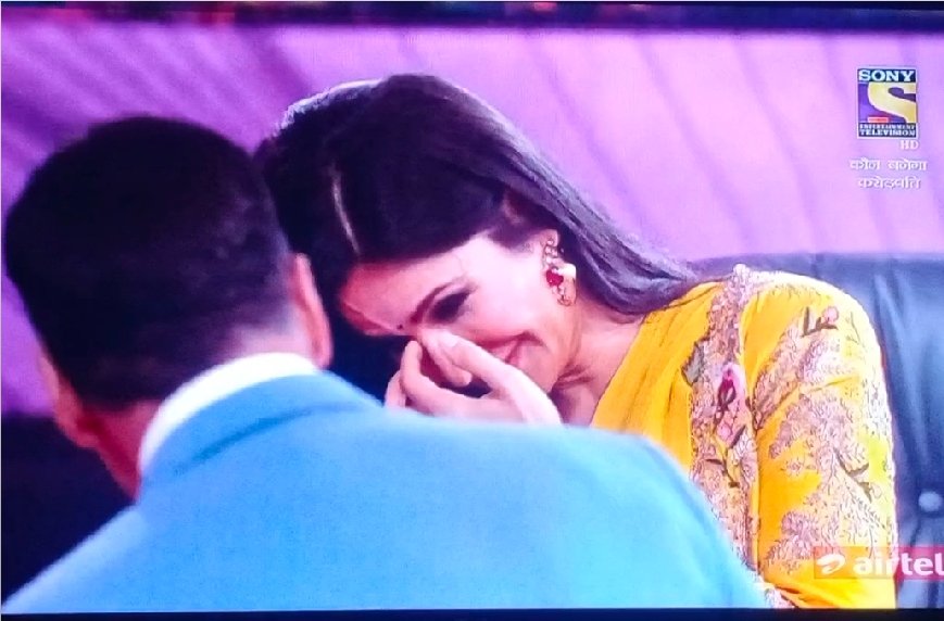 Akshay, Rohit, Amitabh ji pranked on Katrina Kaif ! She was so calm over but tensed as well & had teary eyes at end 🥺🥺

#KatrinaKaif #AkshayKumar #Sooryavanshi #KBC13
