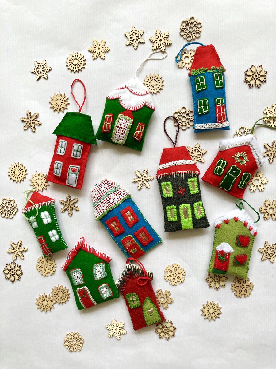 wildbrambling's tweet photo. Christmas stock now live on Etsy! Kitsch aprons, mushroom brooch stocking fillers, and scandi house ornaments. Get festive sustainably with this bounty of upcycled goodness ❤️
#ecochristmas #sustainablechristmas #scandichristmas #scandihome #scandidecor #kitschchristmas https://t.co/297iXiP0Fz