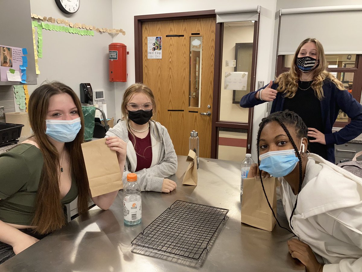 PRMrsJones's tweet photo. Avocado 🥑cookies 🍪 were a hit in #culinary1 today. #goodfats #nutrition #healthy @SKochPR @mh_maps44 @MattCollins2189 @IndustryCareers https://t.co/wETQJkhFEf