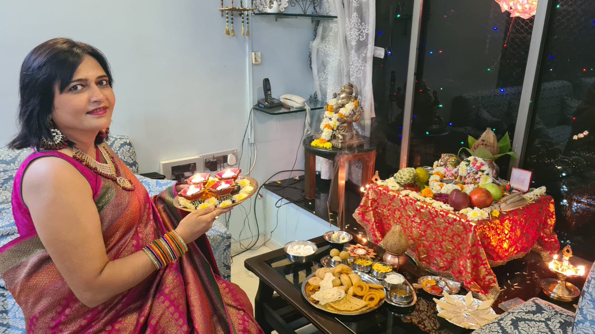 VighnahartaEnt's tweet photo. Diwali Celebration laxmi Pooja and Rangoli by Archana Dange (Managing Director)
Vighnaharta Entertainment Pvt. Ltd.
https://t.co/th3cFz1xvL

#diwali2021 #diwalivibes #Diwali https://t.co/IwJWQTVmcX