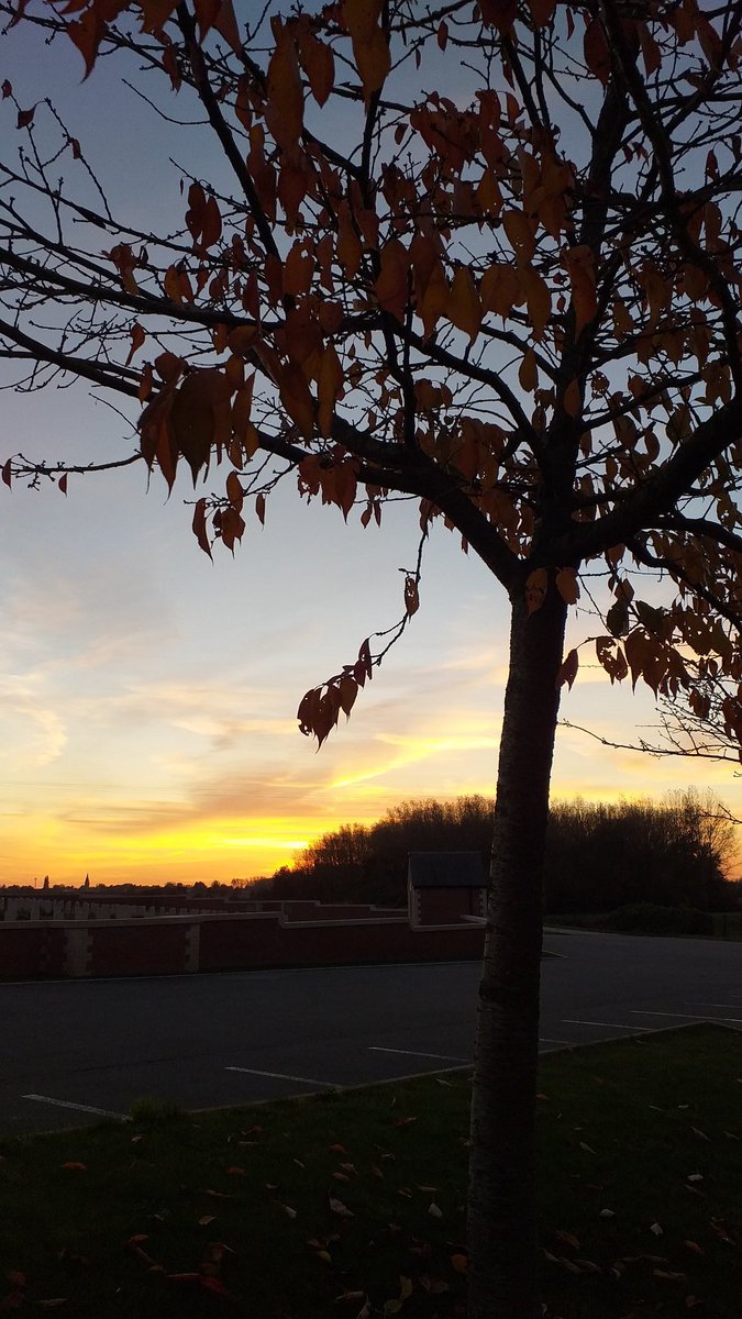 En direct du #musée #LescouchersdesoleilauMBF 
Si ce n'est pas une invitation à nous rendre visite en fin de journée, on ne sait pas quoi dire
P.S. : le musée ferme à 17h30, vous pouvez donc admirer ces magnifiques cieux en sortant 😉