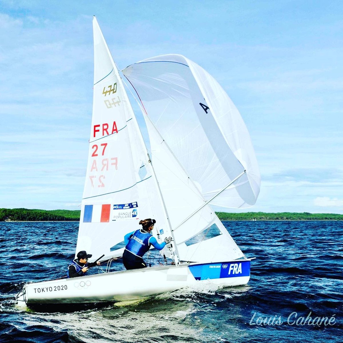 keponnet's tweet photo. 🏆Champion de France 2021 🇫🇷

🙏Merci  @AloiseRetornaz, on n’est pas trop rouillés 3 mois après les JO 😂
et « Craint degun », bateau tout droit rentré du Japon 🇯🇵 

📸 Louis Cahane 

#championdefrance #reprise #470sailing #winning #sailingpassion #sailing⛵️ #carcansmaubuisson https://t.co/src9slfOiu