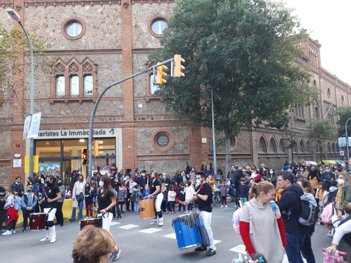 MaristesCat's tweet photo. L'#AMPA del col·legi #MaristesLaImmaculada de Barcelona s'uneix de manera festiva al projecte #EixampleRespira. #MaristesEscolta #Menyscontaminació https://t.co/0CCoxwNQNF