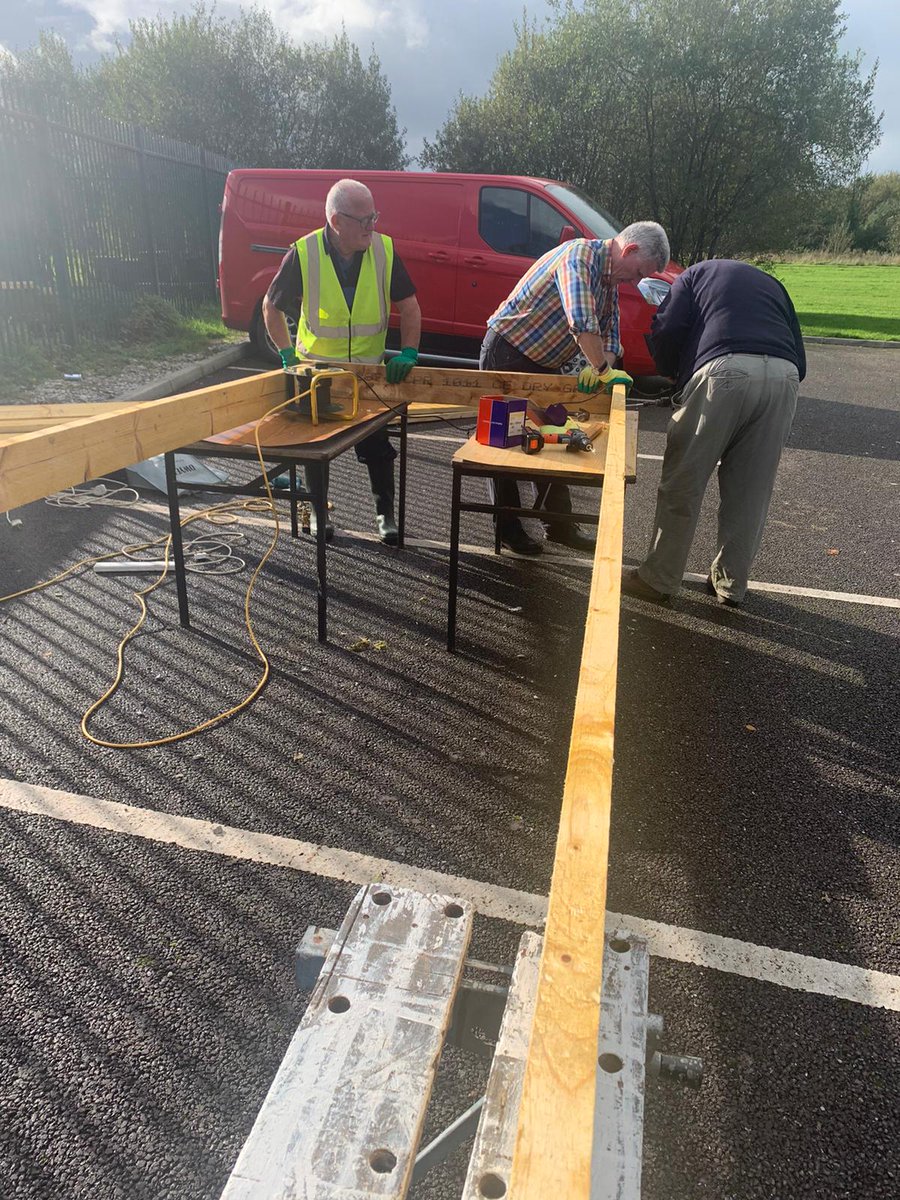 CorkFoodPolicy's tweet photo. Bishopstown Tidy Towns &amp; Bishopstown Men's Shed constructing raised beds for community garden. It's so exciting, can't wait for Friday when everything will be installed @ Murphy's Farm by Telus International &amp; community @CorkHealthyCity @greenspacescork @TELUS @corkcitycouncil https://t.co/lrZOve9DyS