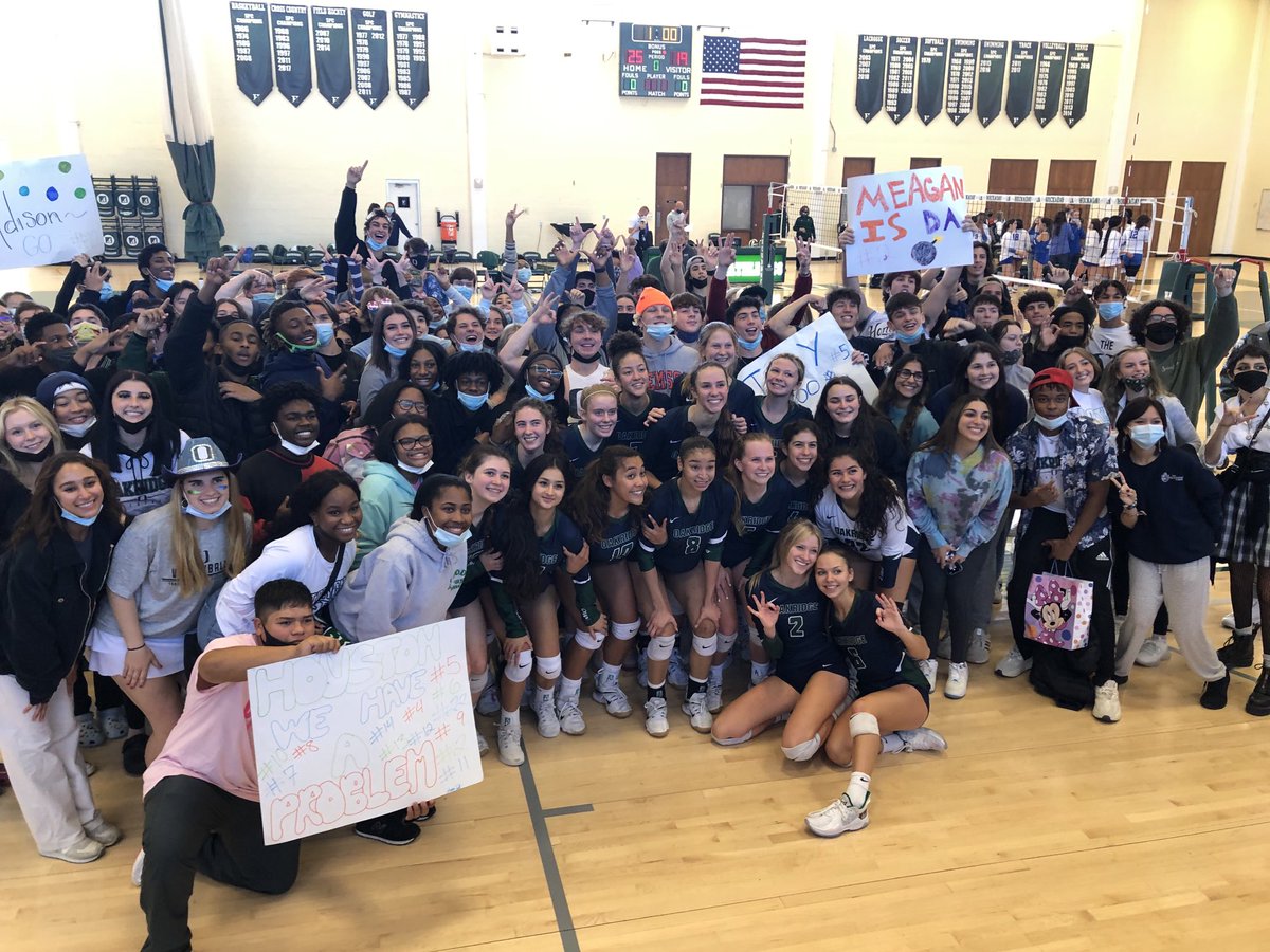 OakOwlsSports's tweet photo. Owl Volleyball defeats EHS 3-0 in the quarterfinals of the SPC tournament. Lots of awesome student support! Next game at 4pm at ESD. #goowls #oakridgeowls https://t.co/nWBvq2fYSc