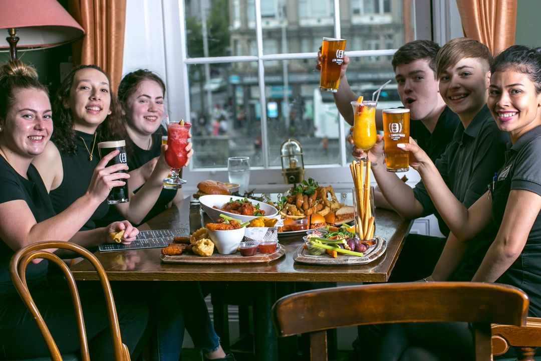 Nothing starts off the weekend better than a few after-work drinks on a Friday!! 🍻 🥂

#jwsweetman #jwsweetmancraftbrewery #afterwork #afterworkdrinks #food #foodie #foodporn #delicious #foodlovers #dublinfoodie #irishfoodie #dublinyumz #irelandyumz #weekend