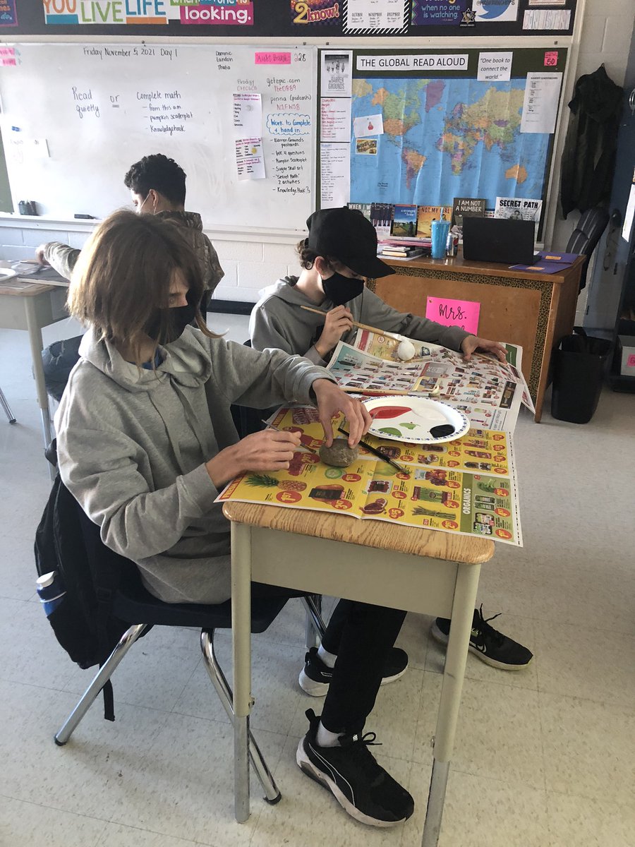 MrsFrenchDPS's tweet photo. Painting rocks for Remembrance Day. #lestweforget https://t.co/4WaWBy8iDG