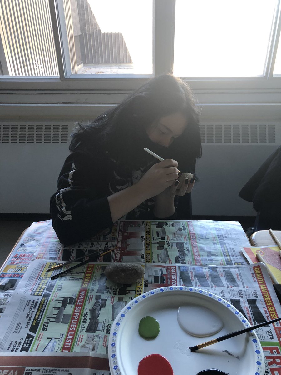 MrsFrenchDPS's tweet photo. Painting rocks for Remembrance Day. #lestweforget https://t.co/4WaWBy8iDG