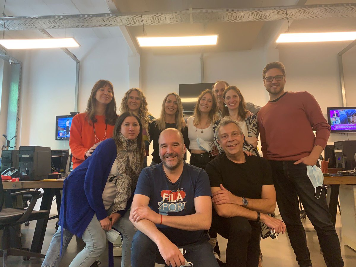 josenunez545's tweet photo. Felicitaciones A LA TARDE muy afilado este equipo con talento y garra. Cada día entre los más vistos de @AmericaTV @JotaxTV  @natpalmeiro #deboraschlez @MagaRepetti @Sofifortina @EduBongio @JulyMartinez_ @A_Cottini #charlyazar #andreavenza @josemaproductor @noel_vila 🍾🍾🎉🎉 https://t.co/To0sKrYOEN
