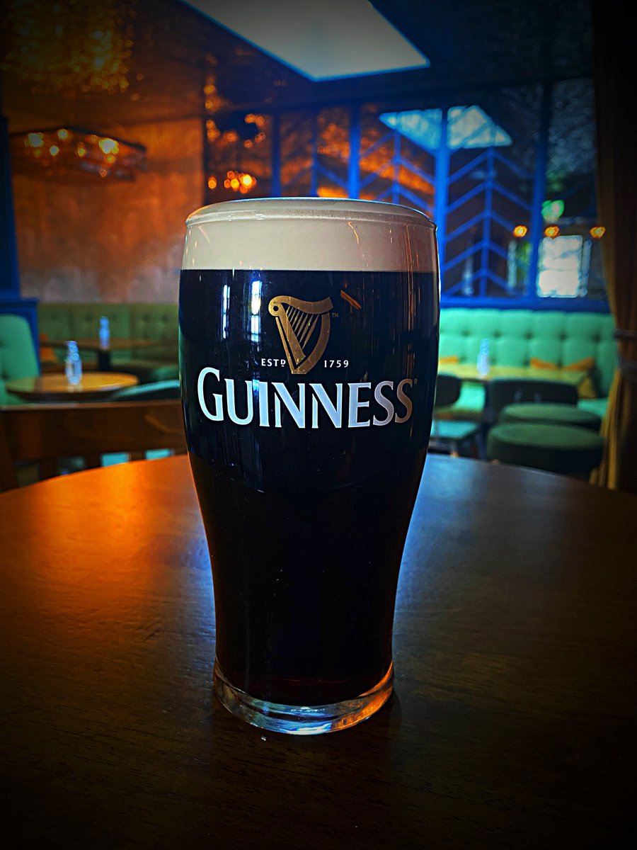 🤍🖤
 #guinness #bestpintintown #love_dunlaoghaire  #lovedunlaoghaire  #dunlaoghaire #monkstown #monkstowndublin #FridayFeeling #friyay