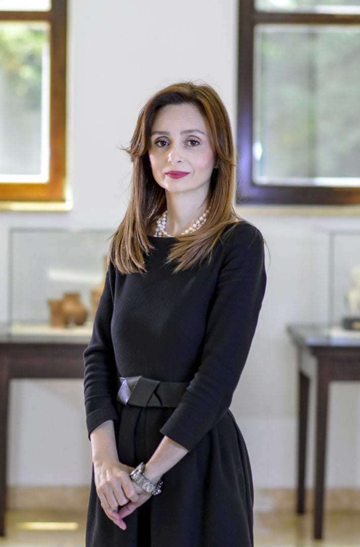 Па можи преку 100+ земји проверив на google "first lady in..." и нашава
1. На Балканов ни е најубава
2. На Европско ниво во ТОП 5 би влегла сигурно
3. На глобално ниво меѓу првите десет.
Ете толку 😀😍💙