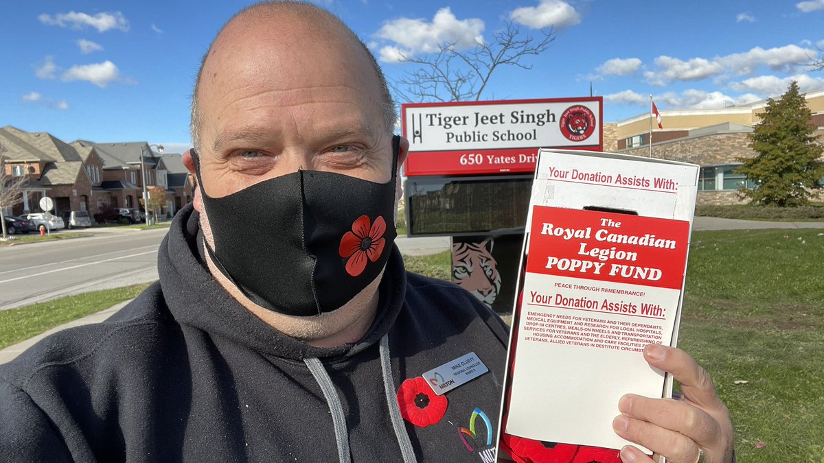 Mike_Cluett's tweet photo. Dropping off poppies to our amazing schools in #MiltonON courtesy of @royal_136 The students carrying on the message of the importance of #RemembranceDay #LestWeForget https://t.co/9hUlNGAL5V