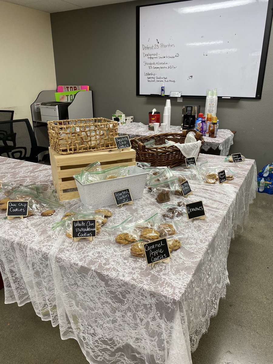 LucindaSweetBee's tweet photo. Bake sale fundraiser today at 6637! Taking care of our people!!! https://t.co/5GGpTdhdp5