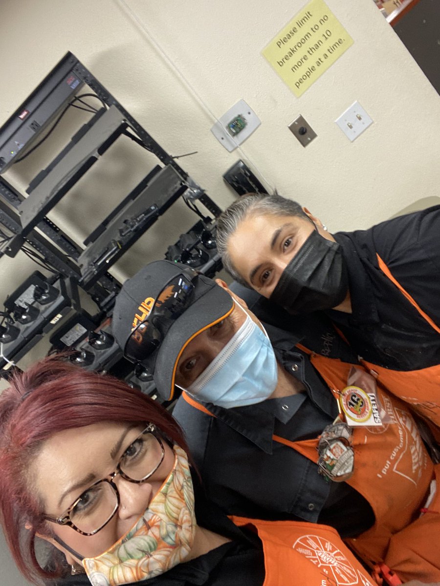 LucindaSweetBee's tweet photo. Bake sale fundraiser today at 6637! Taking care of our people!!! https://t.co/5GGpTdhdp5