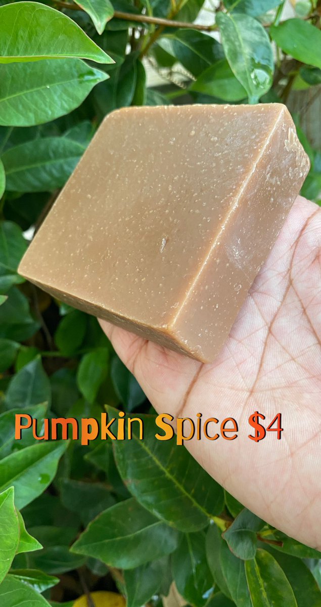 Kayylaiguess's tweet photo. Uhoh ! Its a coupon ! 

Apply free shipping to orders over $15 with the promo code "FallFun2021". @ALLSKINco ! #blackbusiness #smallbusiness #girlboss #skincare https://t.co/yI4zNbVvUF