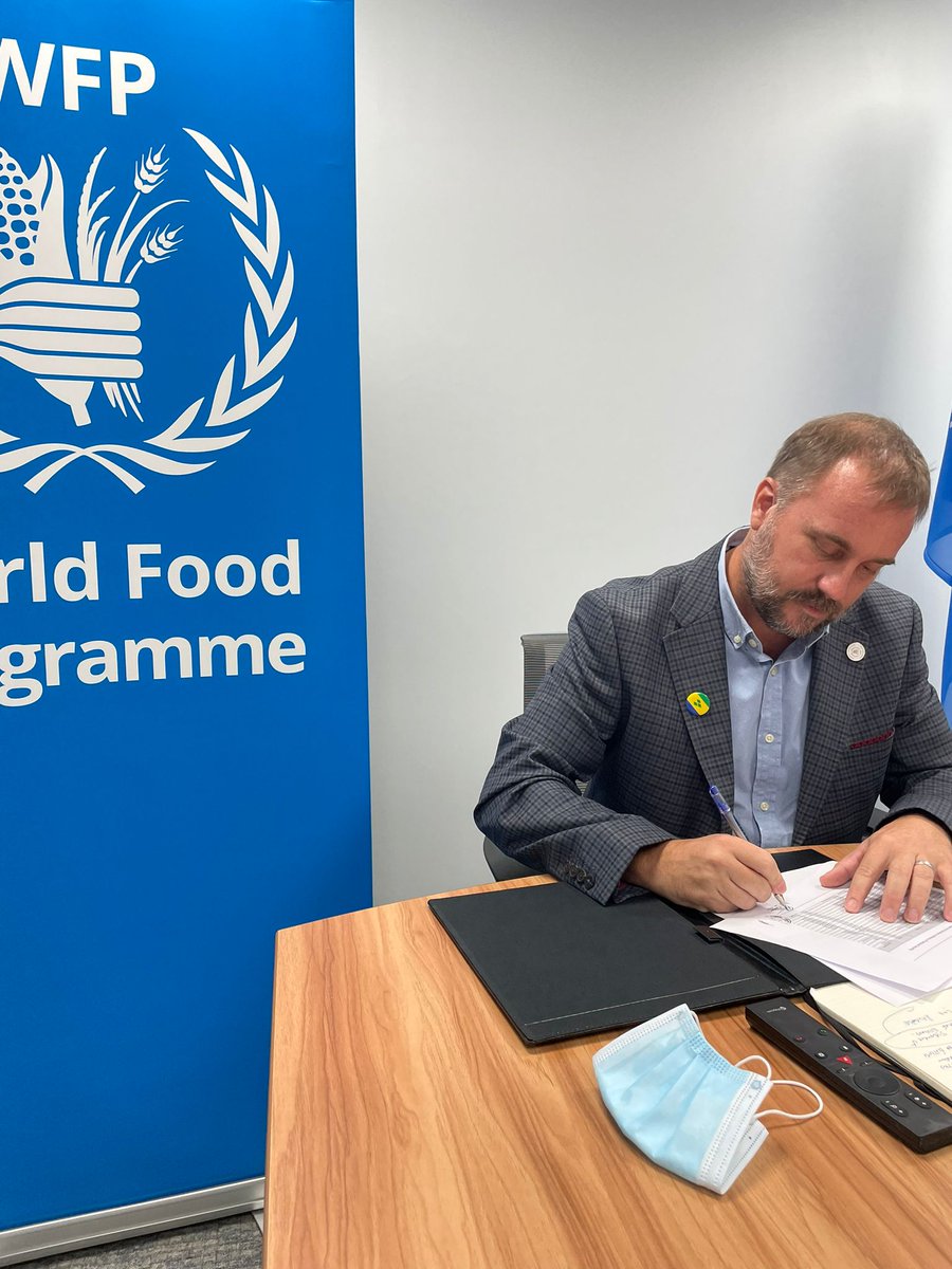 RegisChapmanWFP's tweet photo. Today, I was happy to handover emergency response equipment including, forklifts, vehicles and other materials to the Ministry of National Security. WFP remains committed to partnering with St Vincent and the Grenadines to support emergency preparedness. @NEMOSVG @ComradeRalph https://t.co/NB3Rpygquf