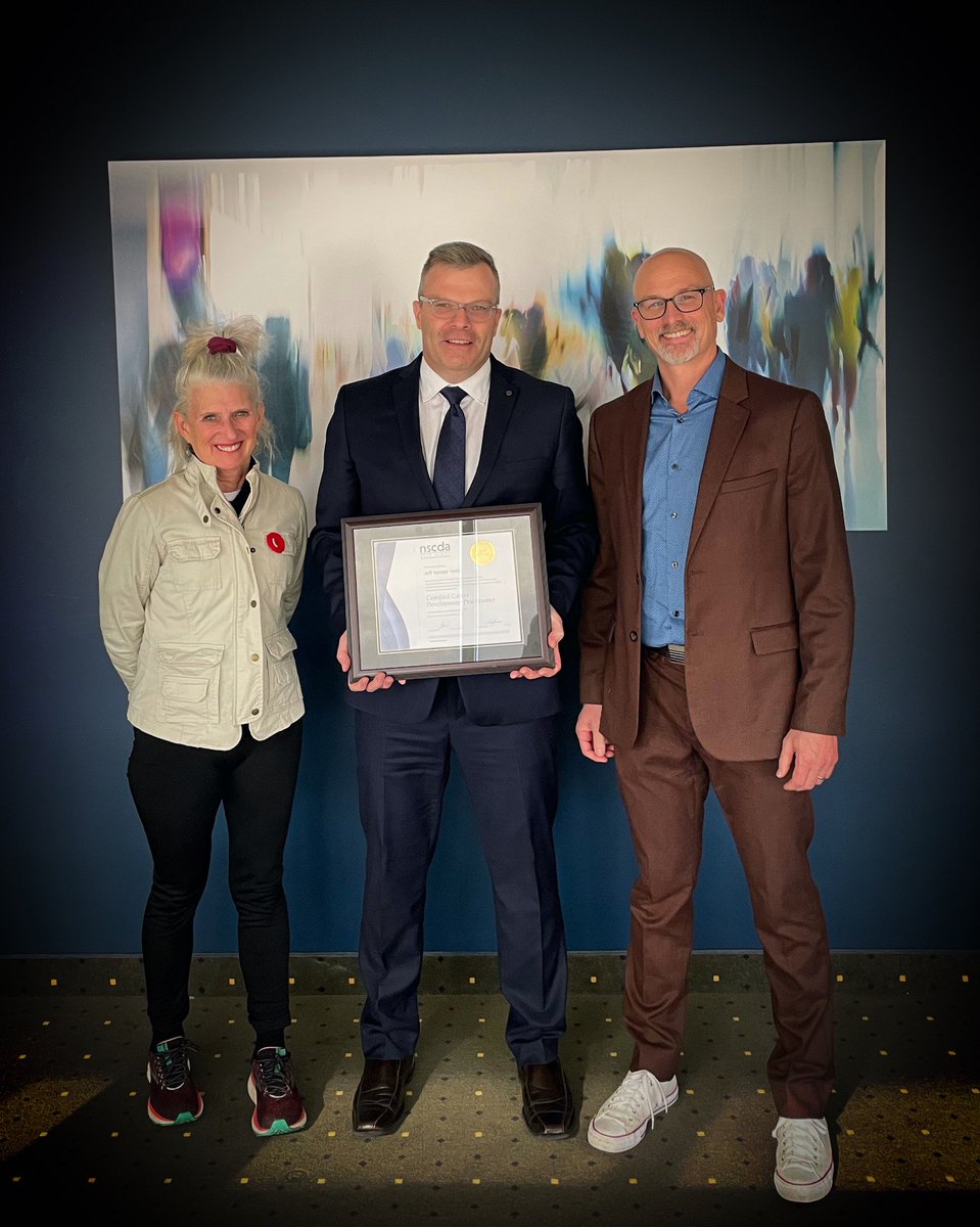 TEAMWork1997's tweet image. Please join us in congratulating our Workshop Facilitator Jeff Vander Velde for completing his Certified Career Development Practitioner (CCDP) designation! 

Great work Jeff! Thanks for all your hard work! 🙏😀

#CareerExperts #TEAMWork
