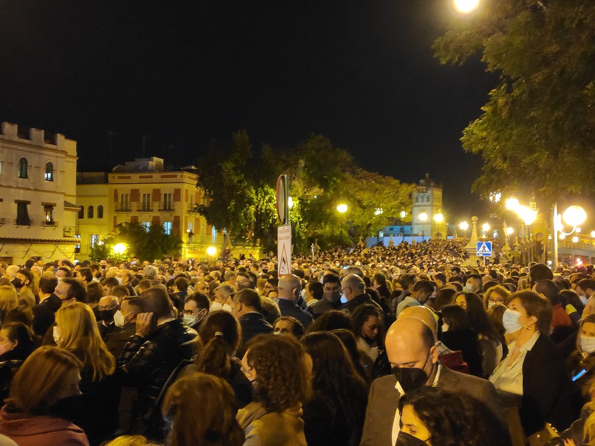 ManuelSerrano13's tweet image. El Estado que presenta el Puente de San Bernardo en estos momentos, a la espera del Señor del Gran Poder. 
@HdadGranPoder #SantaMision2021 #GranPoderdeSevilla