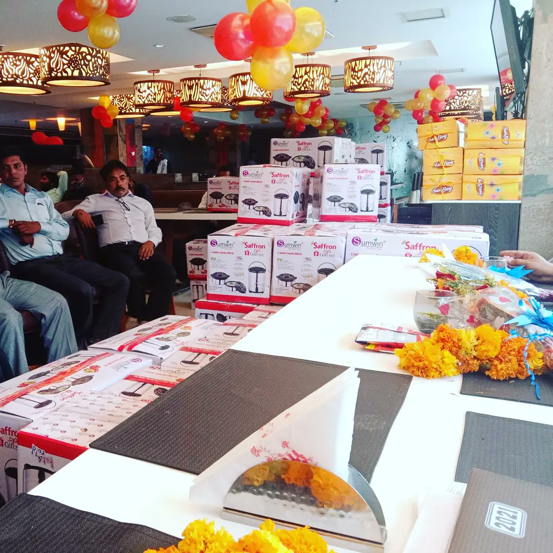RreSoft's tweet photo. Diwali celebration and Gift distribution to our sales team of R.R.E Foods family. 🎊🪔🎊🎊🪔🪔

#diwalivibes #diwalicelebration #rrefoodsandsoftdrinkspvtltd #rrefoods #Samarfresh #samboy 

Website- www https://t.co/CtgqSDeryS https://t.co/4p8dM5nuzN